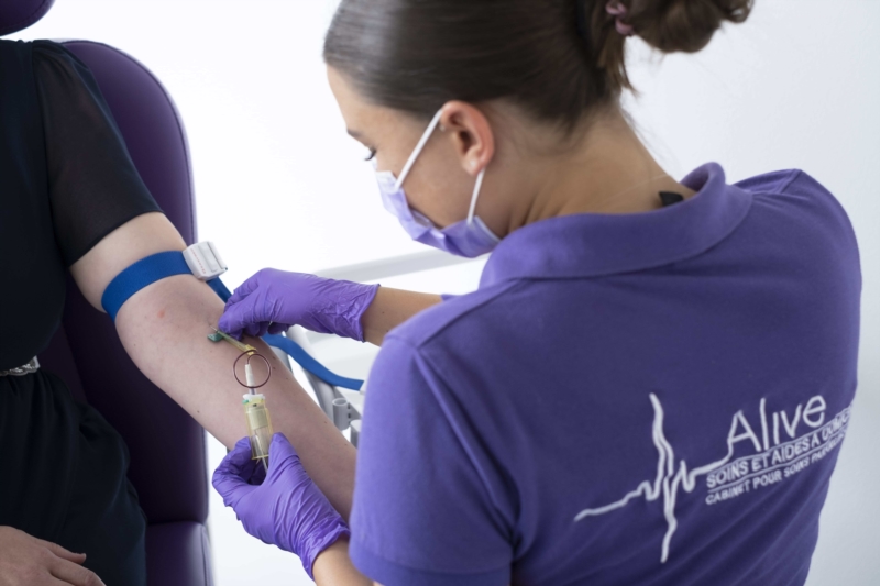 Image 3 : Infirmière et garde-malade privée à Windhof : Alive Soins et Aides à Domicile